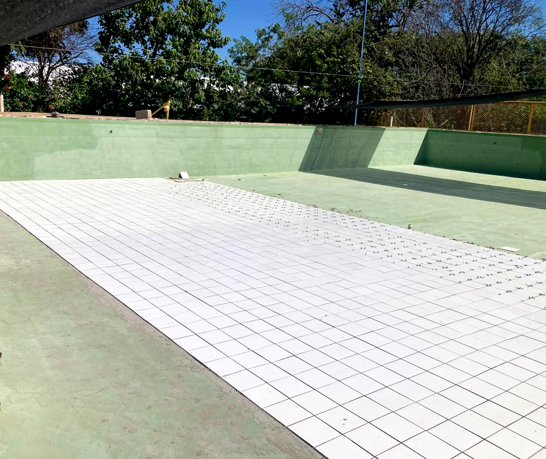 Piscina da Santa Terezinha começa a ser azulejada