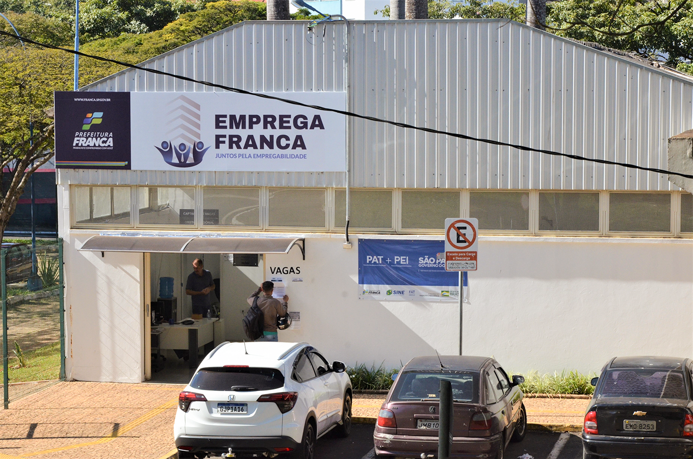 Emprega Franca inicia semana com 348 vagas de trabalho