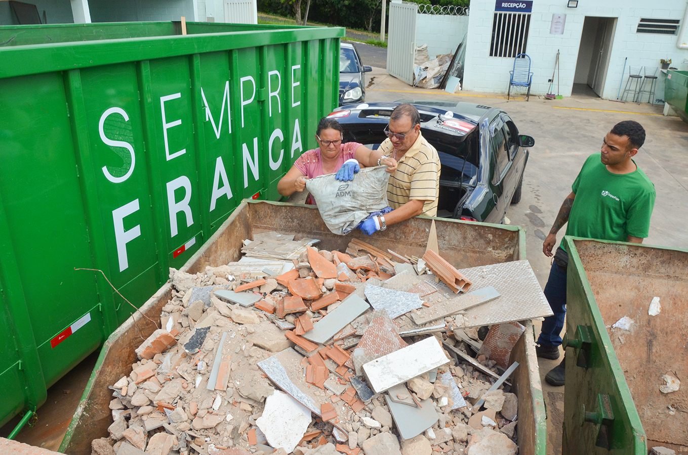 Ecopontos, aterros e recolha agendada: serviços da Prefeitura para descarte de materiais