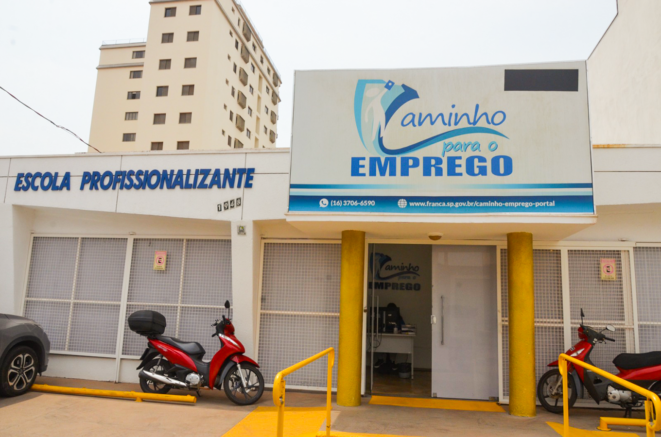 Escola Municipal Profissionalizante oferece 50 vagas para cursos de Informática