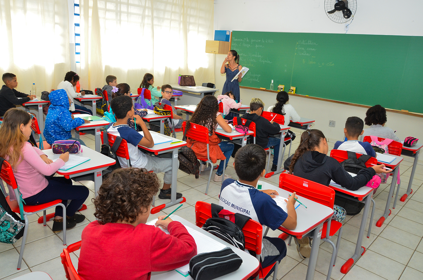 Alunos do Ensino Fundamental e EJA voltam às aulas nesta segunda-feira