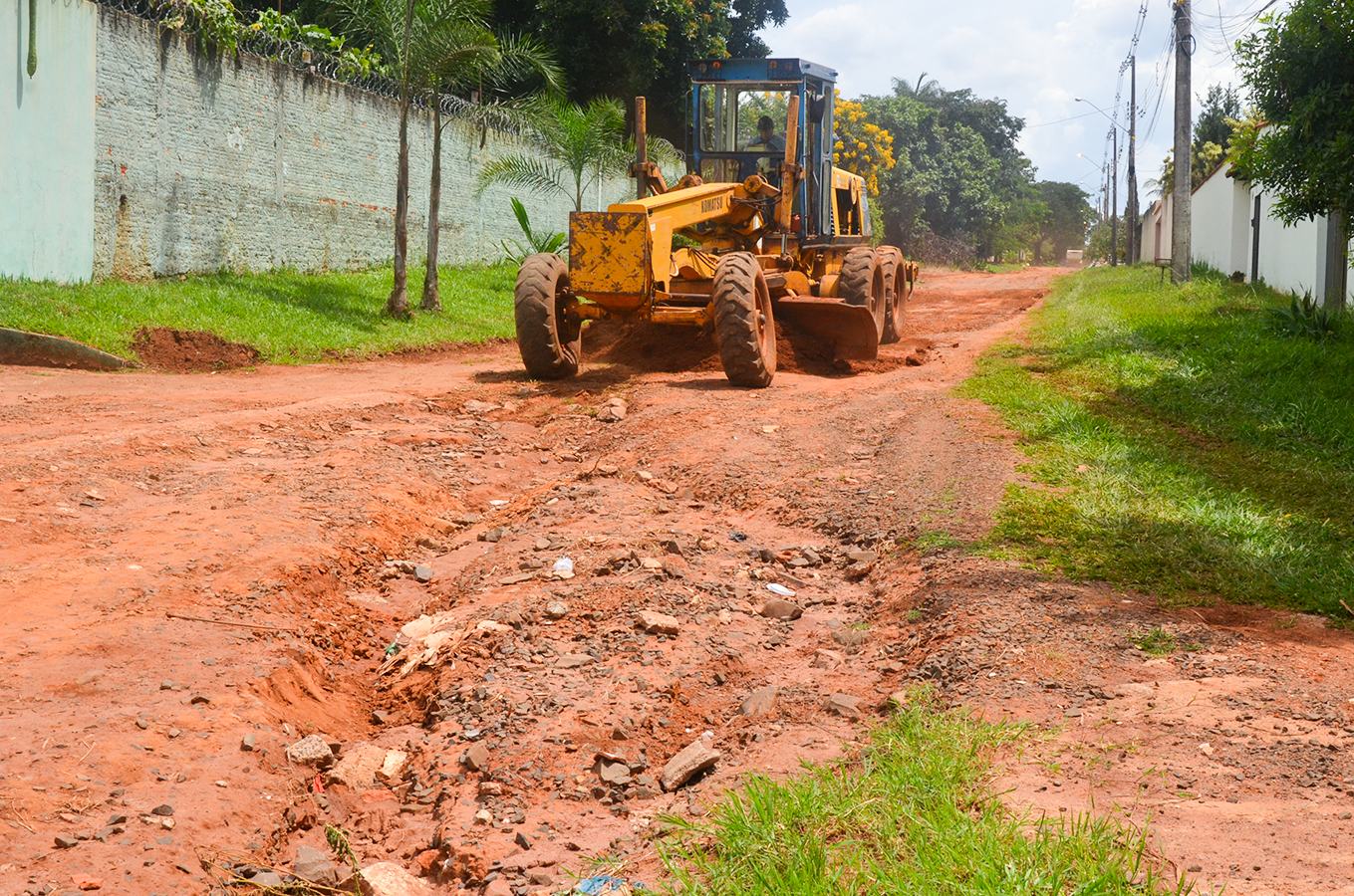 Prefeitura intensifica manutenção nas estradas rurais