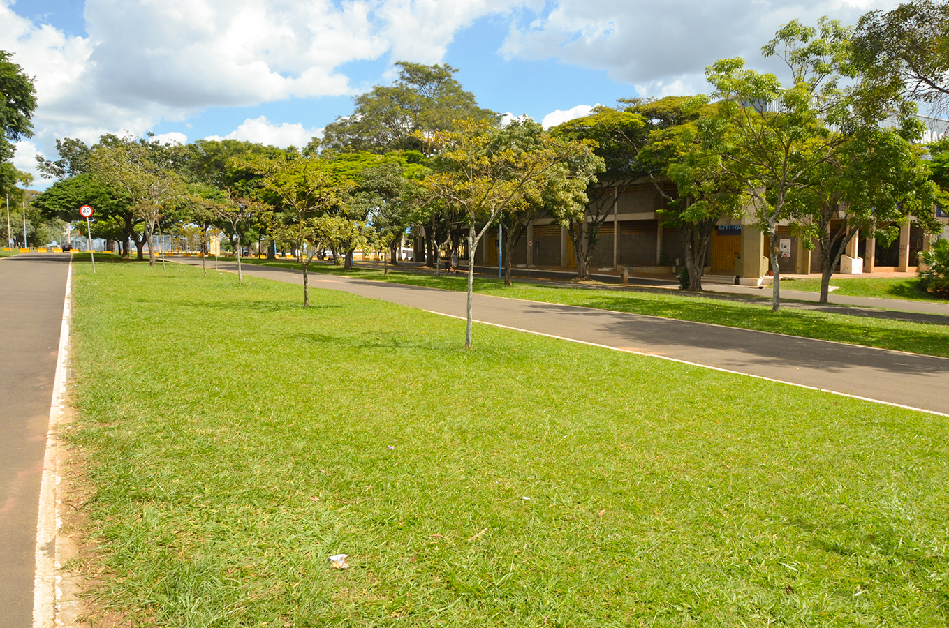 Saúde fará aplicação de larvicida com drone no Poliesportivo