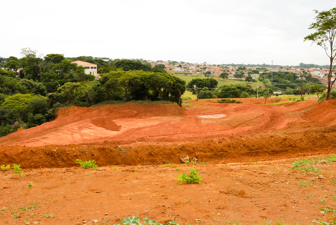 Prefeitura faz aterramento na zona Sul
