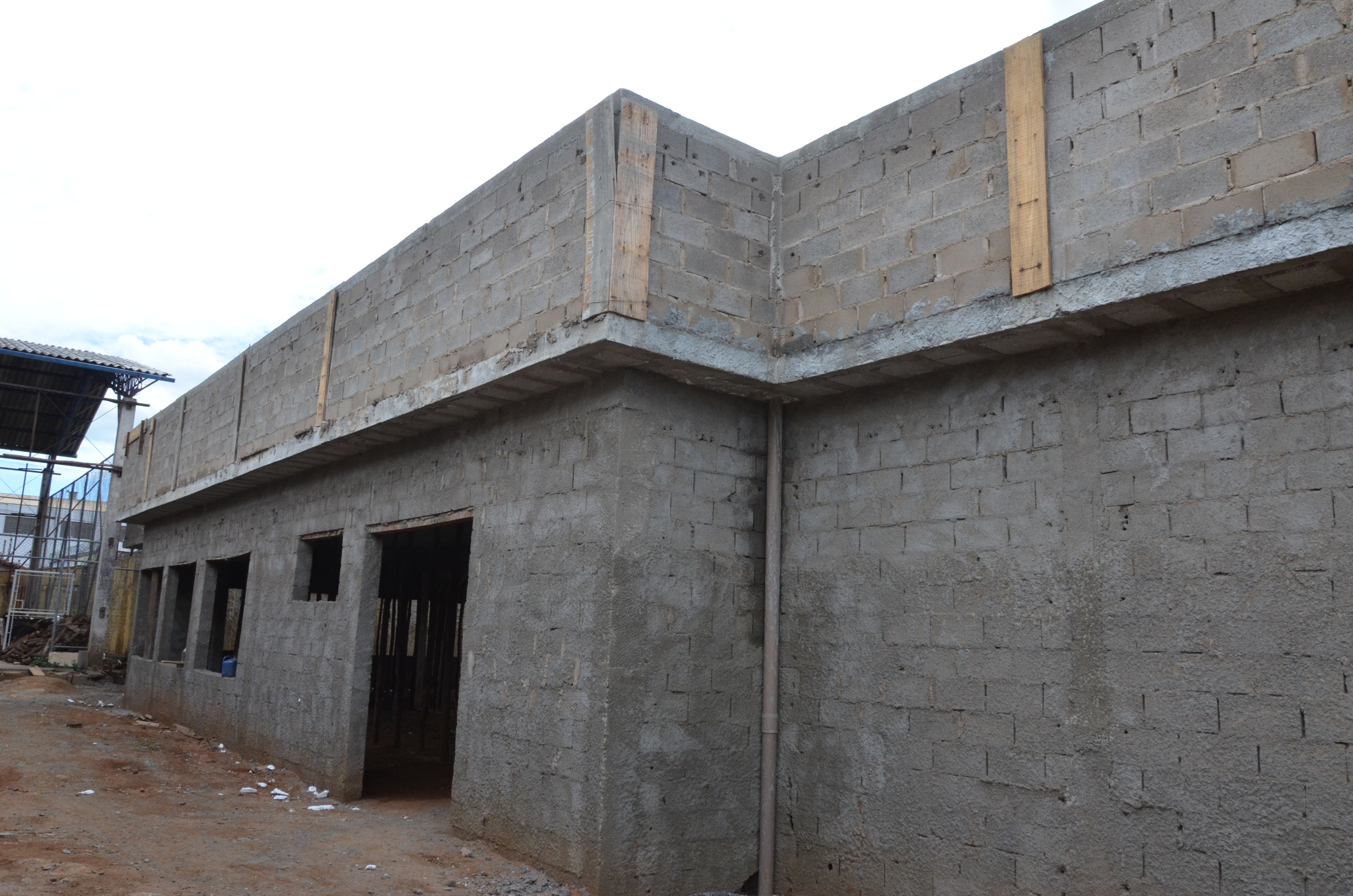 Escola da Vila São Sebastião começa a ser coberta