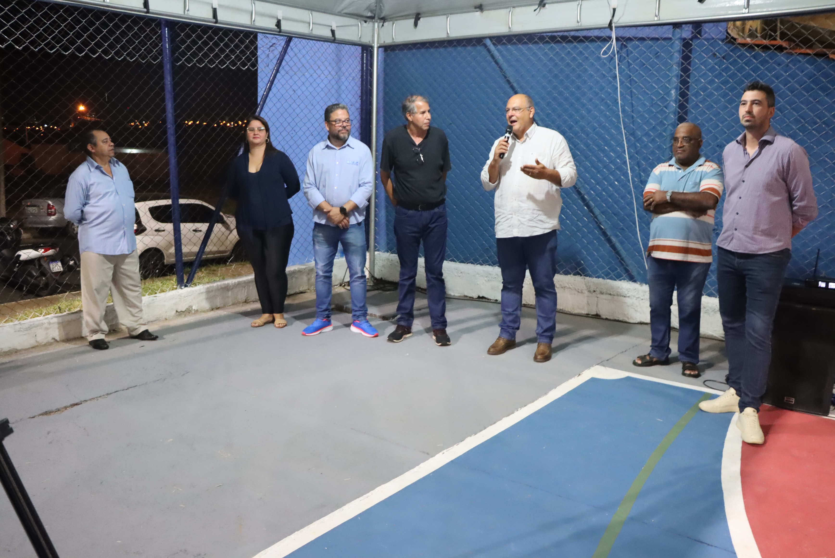 Prefeitura entrega revitalização das quadras da Vila Europa