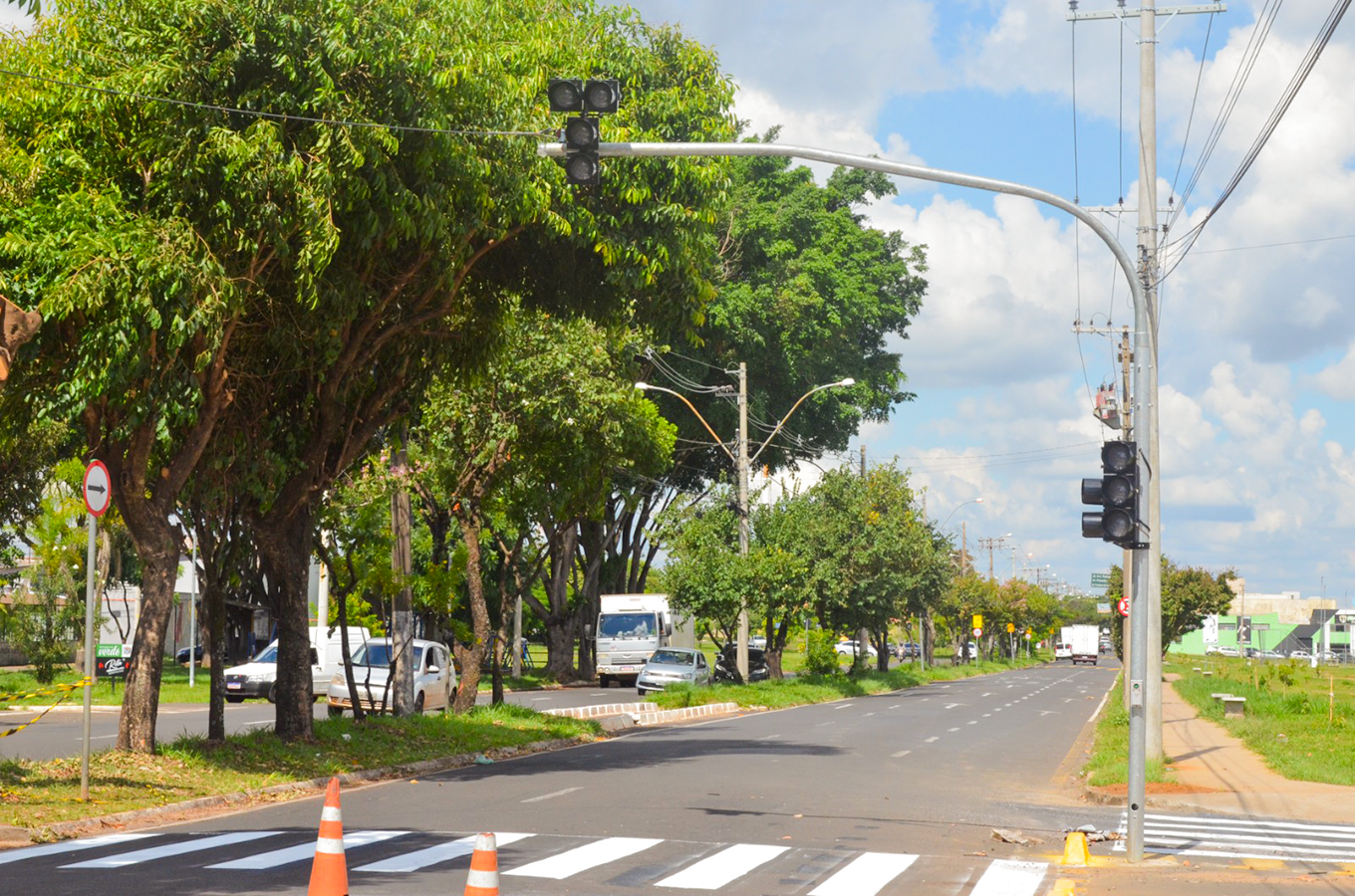 Prefeitura instala semáforo para pedestres na avenida Dom Pedro
