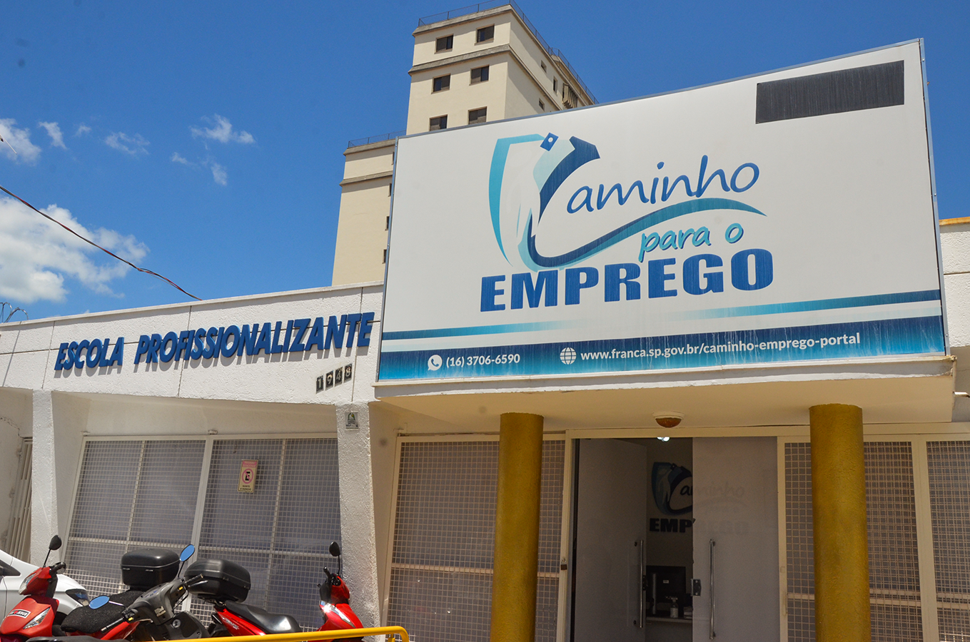 Caminho para o Emprego entrega mais de 200 certificados de cursos nesta terça-feira