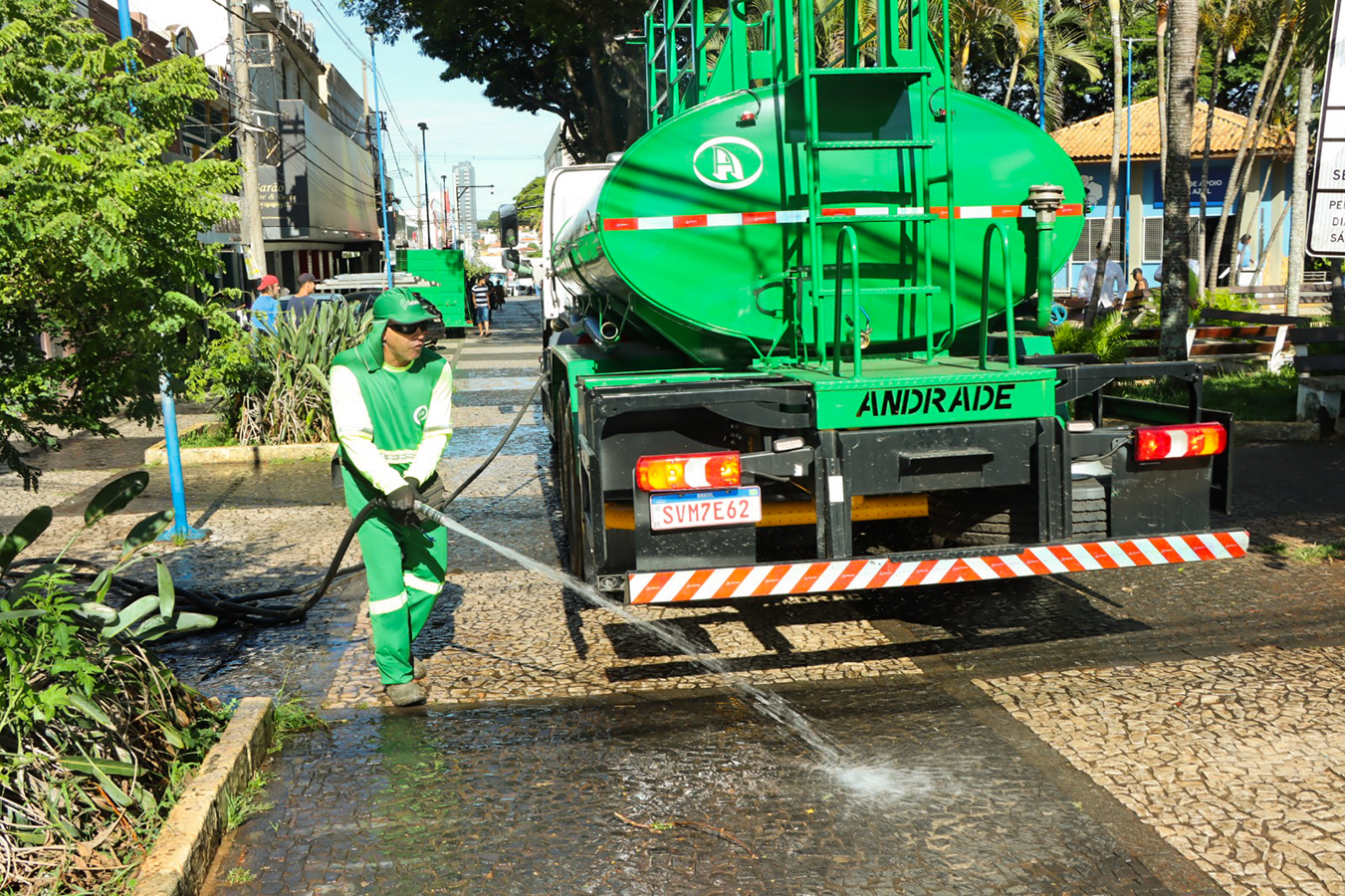 Praça Barão passa por higienização: Prefeitura irá estender trabalhos