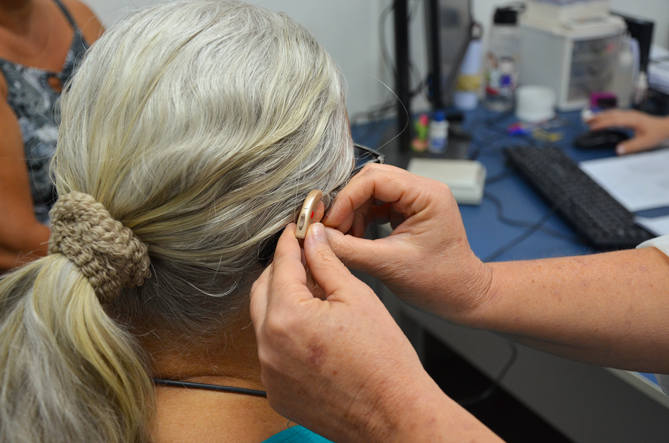 Saúde entrega mais de 8,1 mil aparelhos auditivos em 4 anos