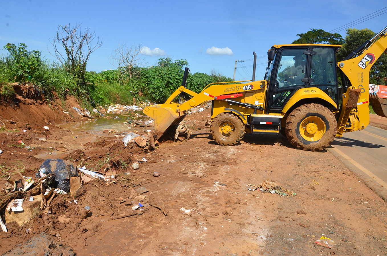 Prefeitura multa pessoas que realizam descarte irregular na cidade  