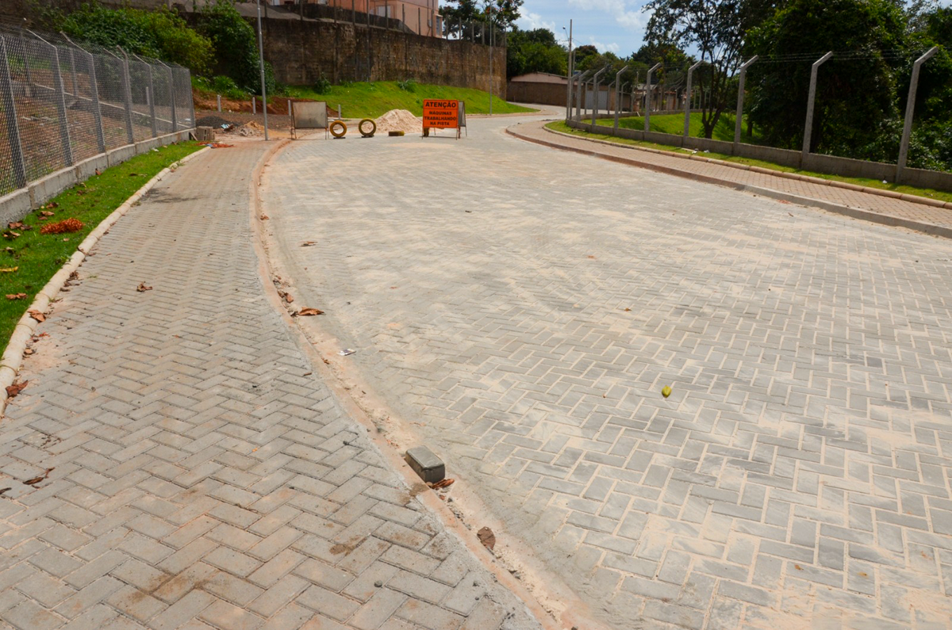 Obras na rua Heitor Villa Lobos em fase adiantada