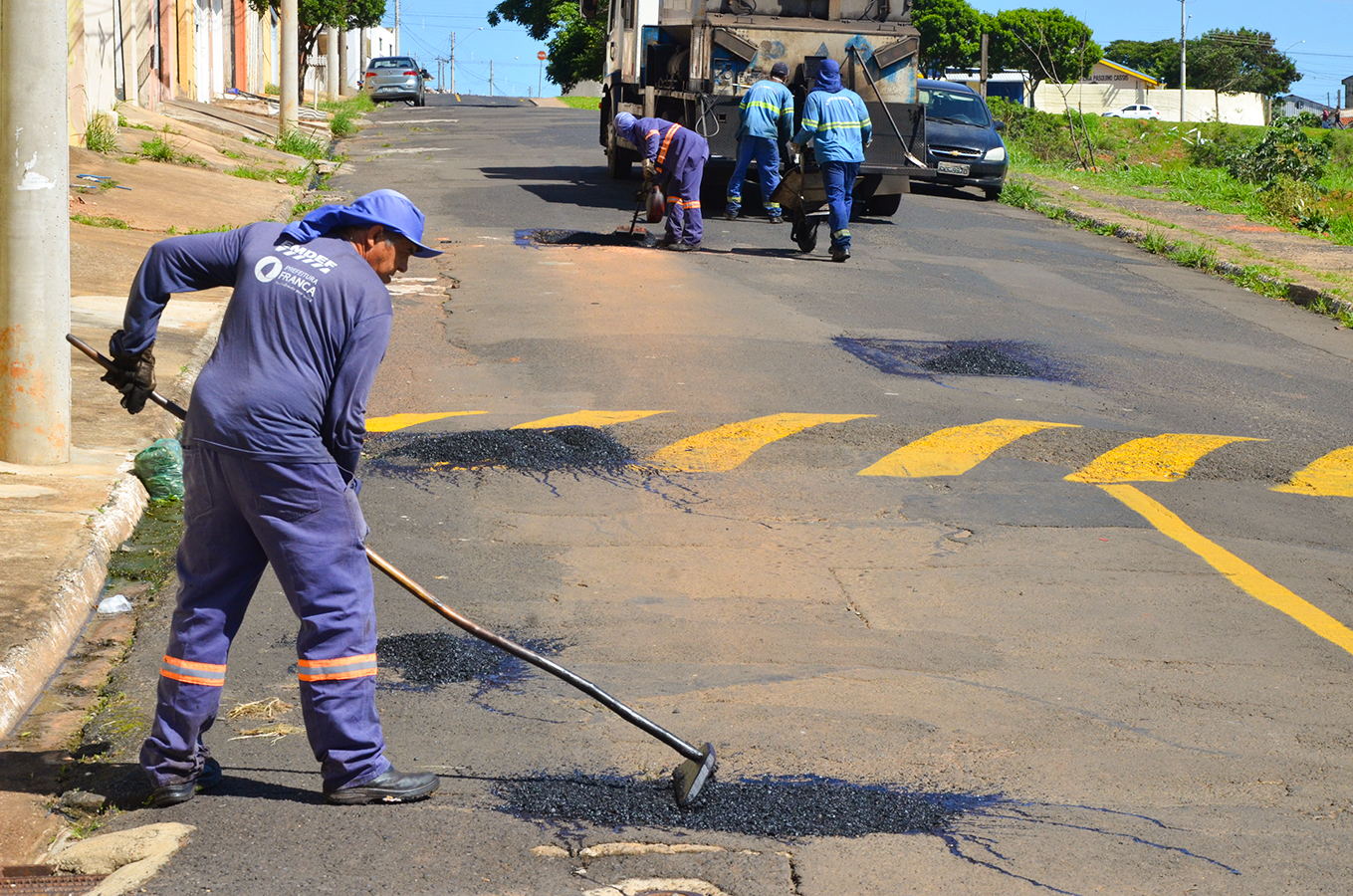 Emdef intensifica serviços de remendo asfáltico