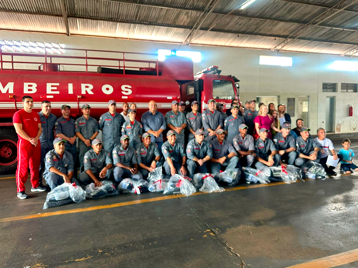 Prefeitura entrega equipamentos para o Corpo de Bombeiros
