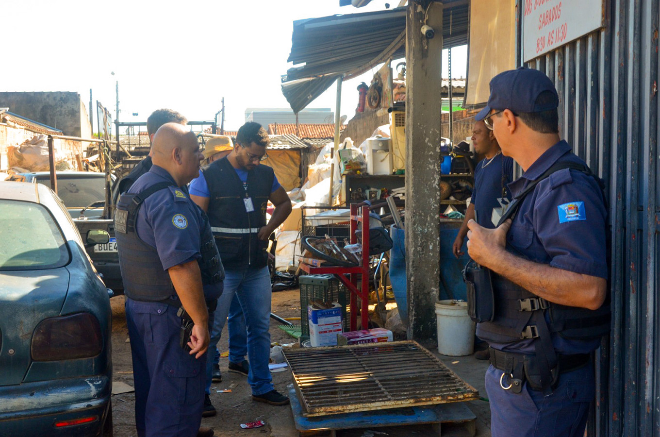 Guarda Civil e Vigilância fiscalizam depósitos de sucatas