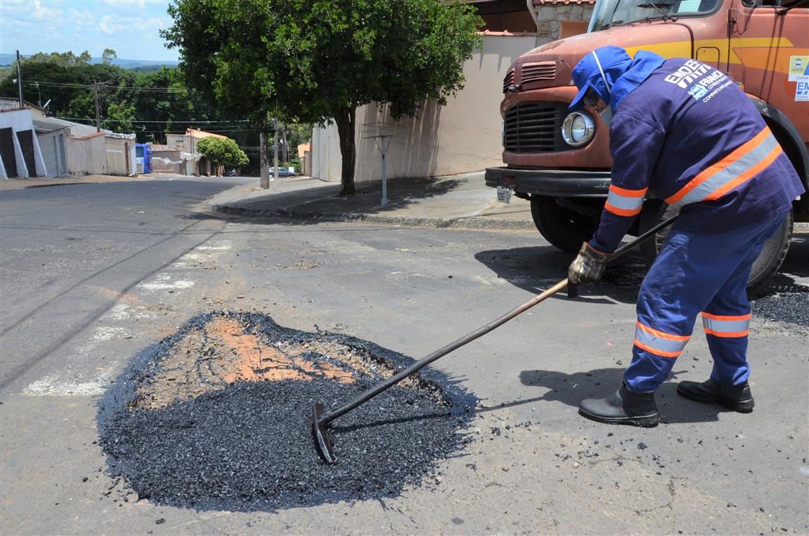 Operação Tapa-Buraco reforça trabalho região Norte