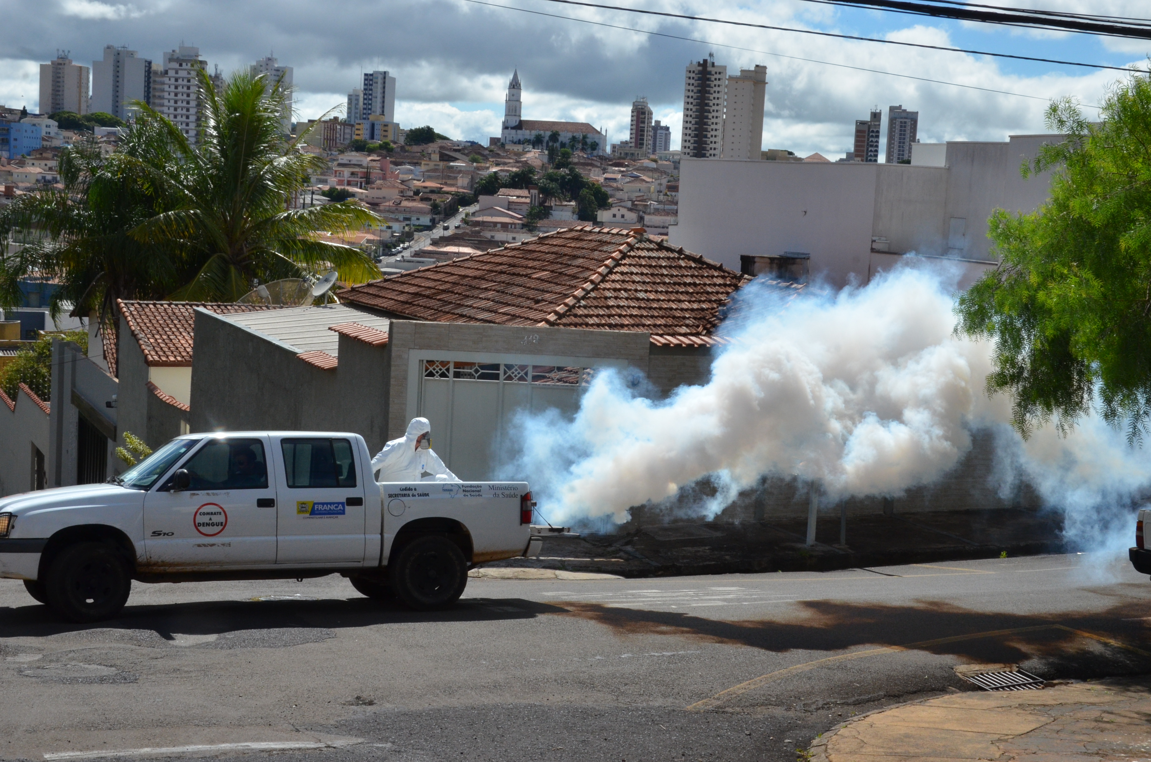 Passeata e nebulizações marcam ações contra dengue