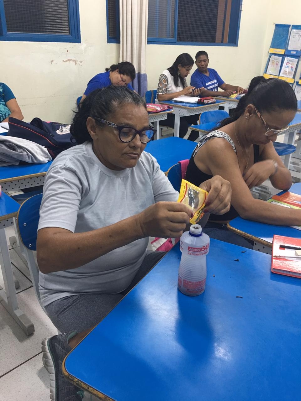 Alunos do AJA desenvolvem repelente caseiro