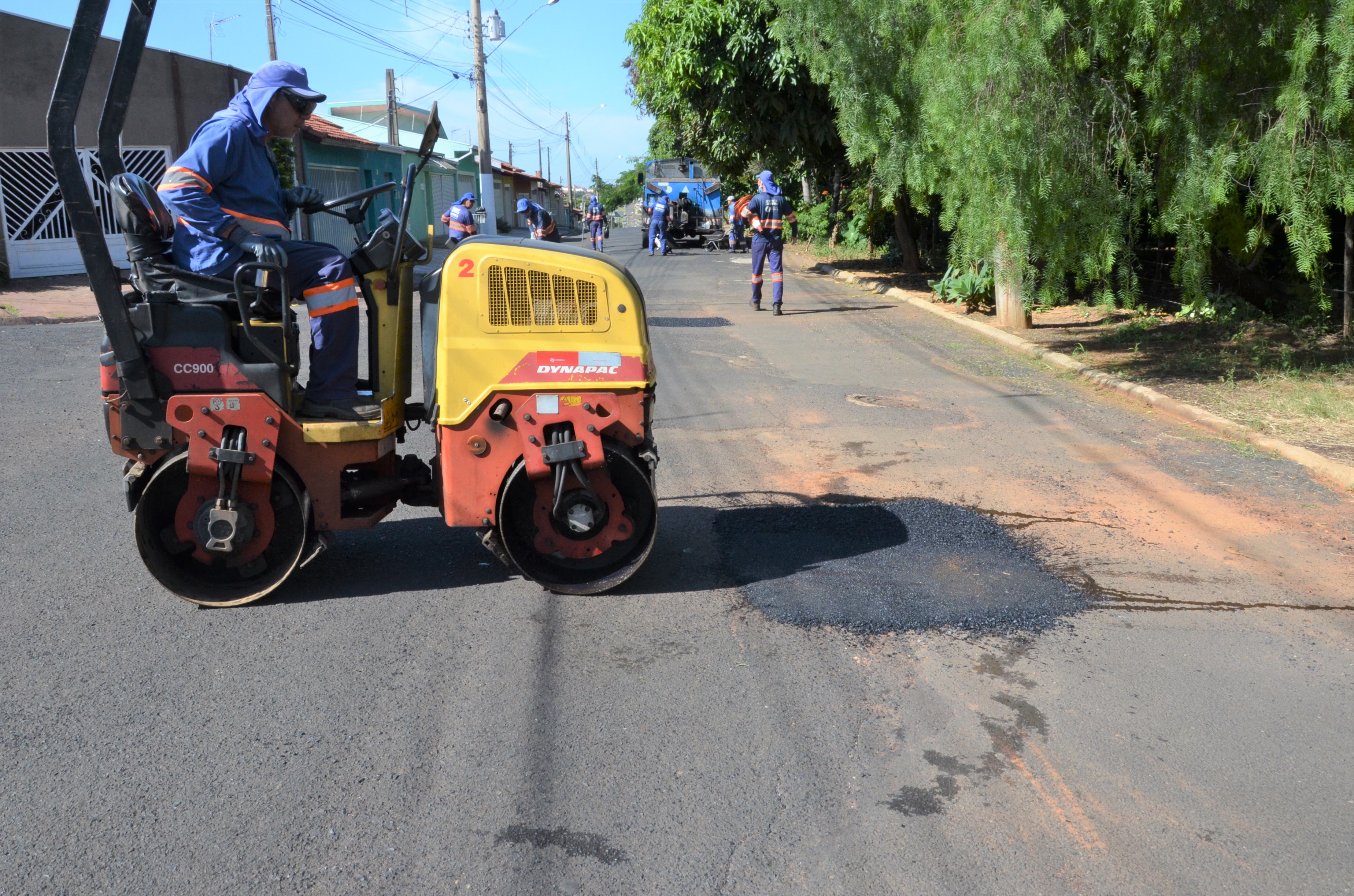 Emdef mantém equipes nas ruas com remendo asfáltico