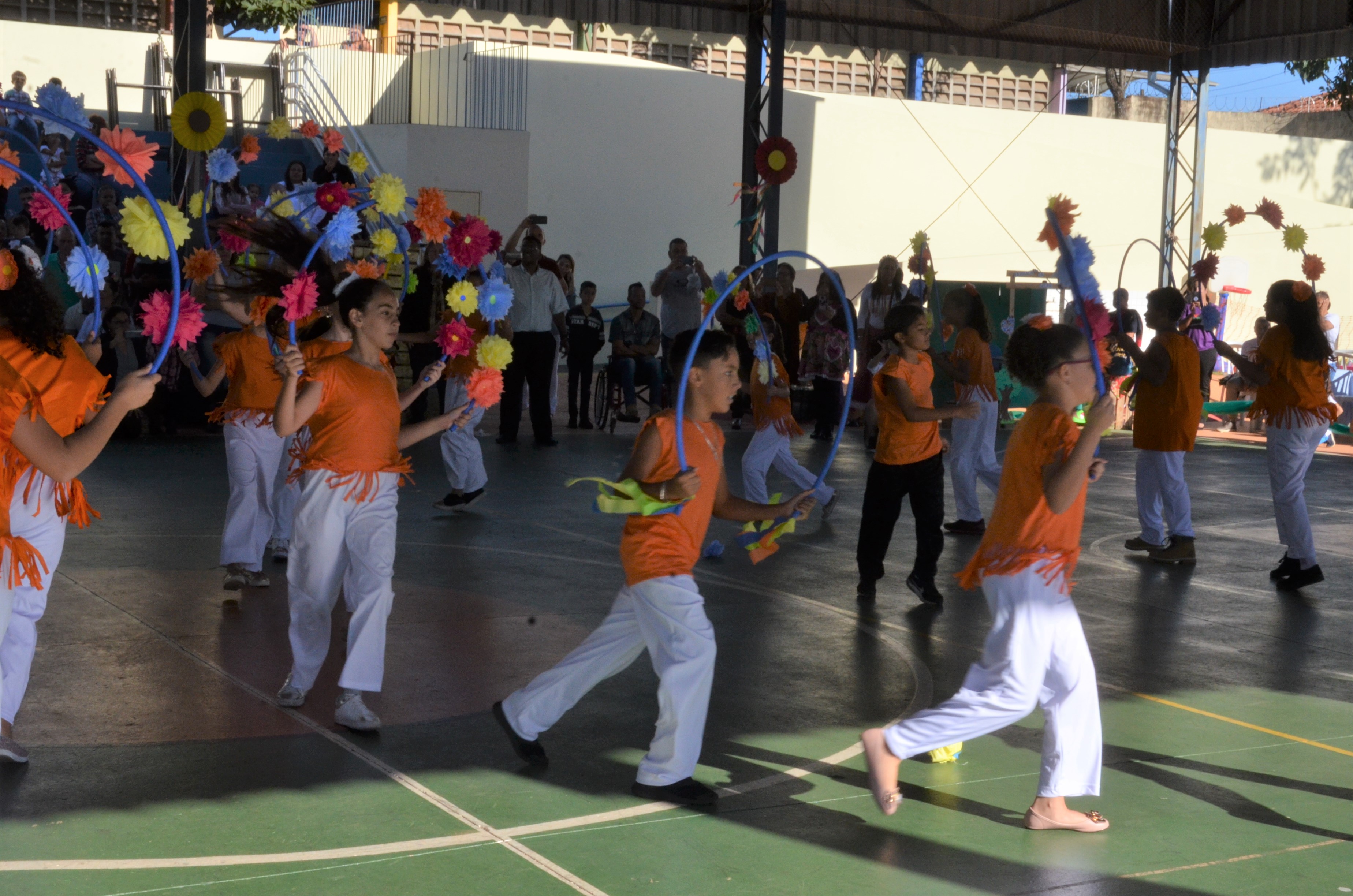 Arraiá da Família reúne comunidade em Escola do Éden