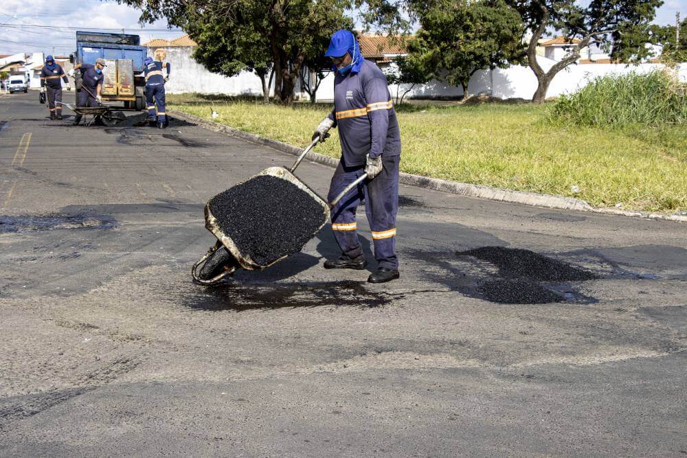 Emdef reforça ações de tapa buracos