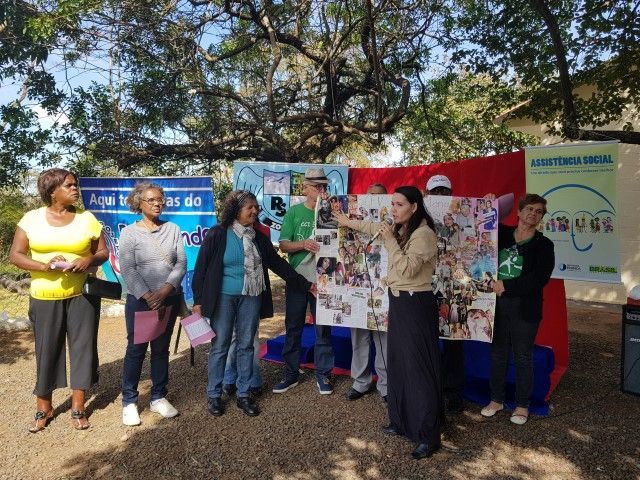 Sarau em homenagem à mulher é realizado no Cras Sul