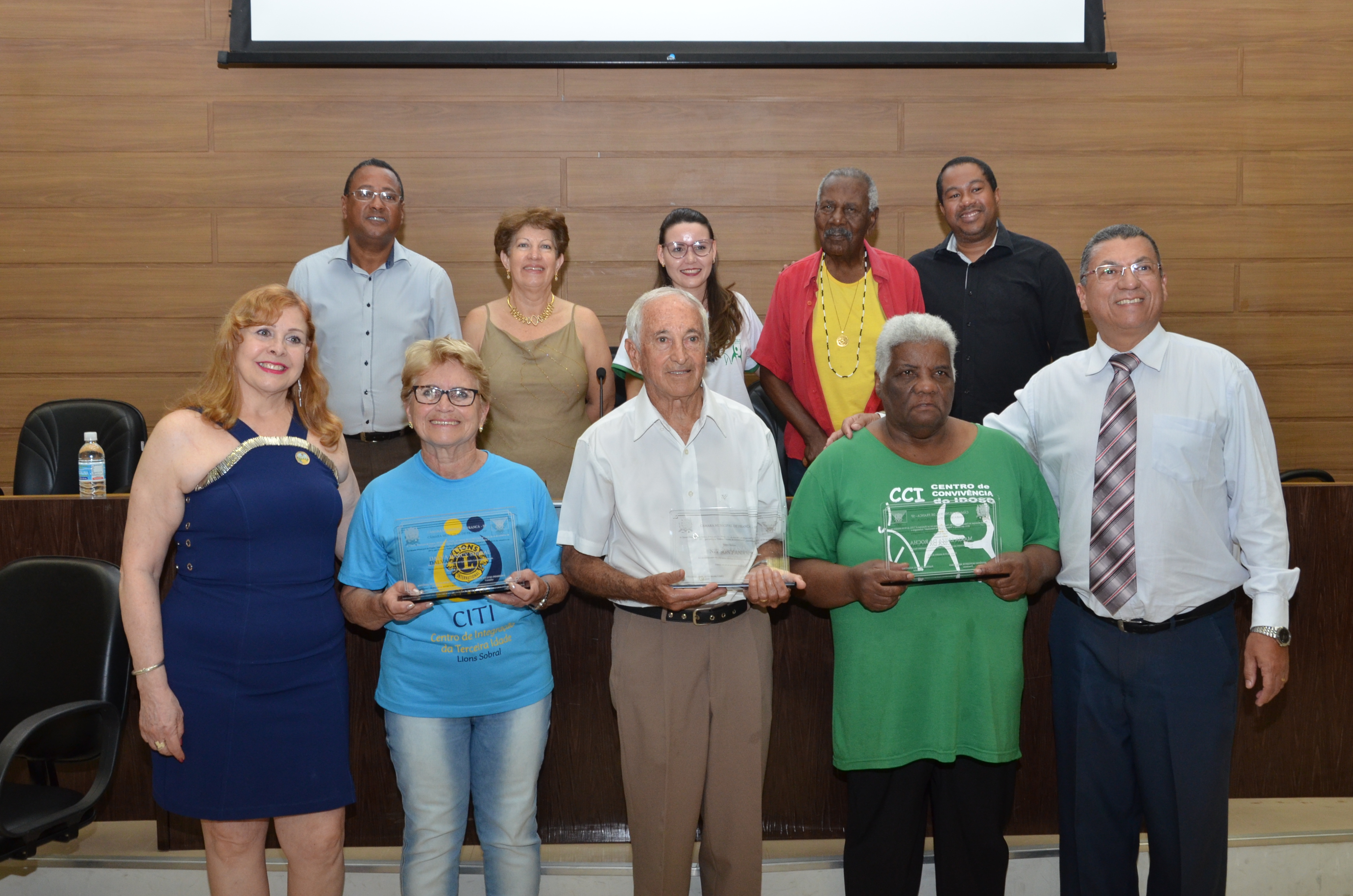Zumba na praça para os idosos
