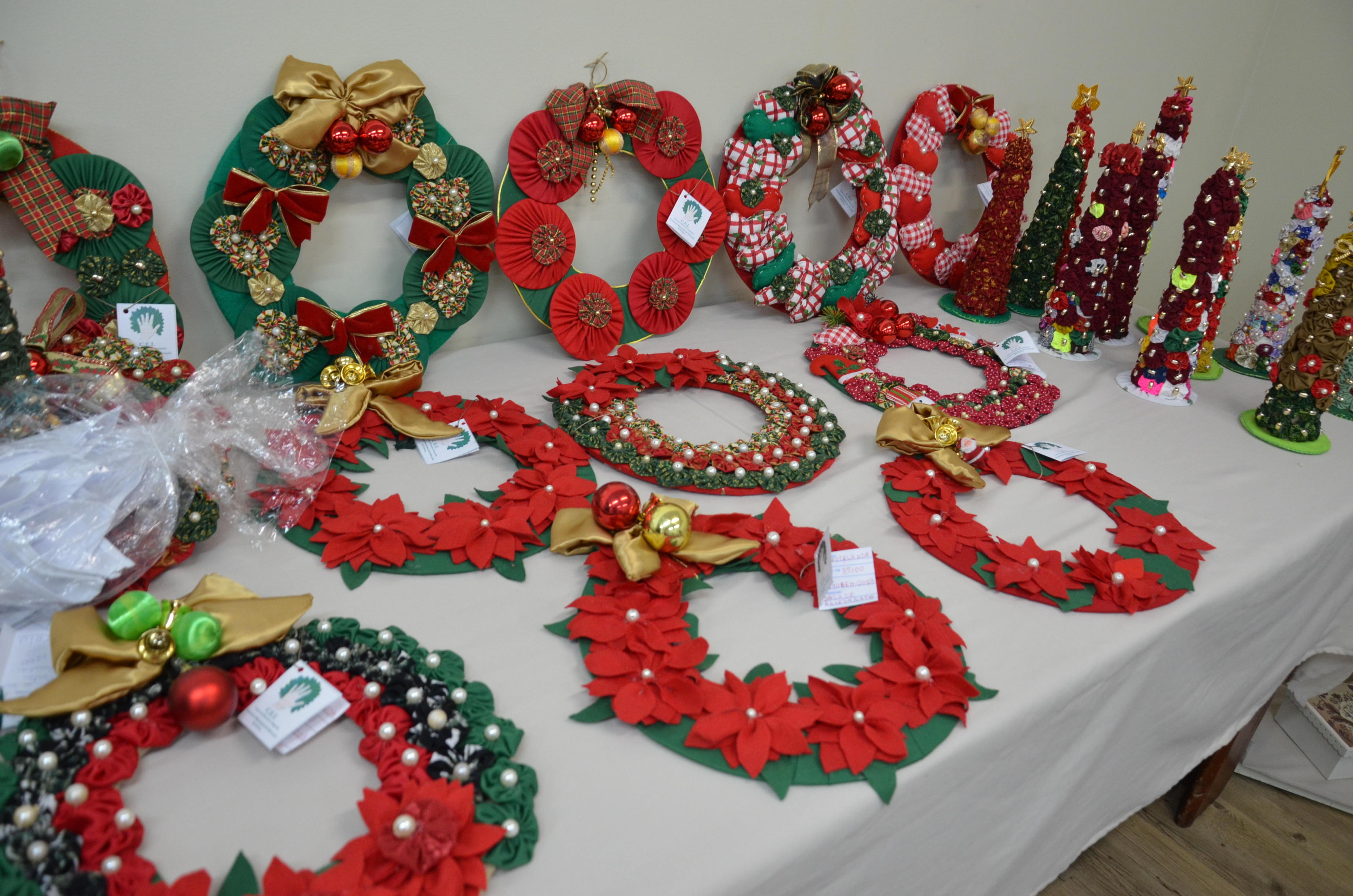 CEI realiza bazar com peças produzidas por aprendizes