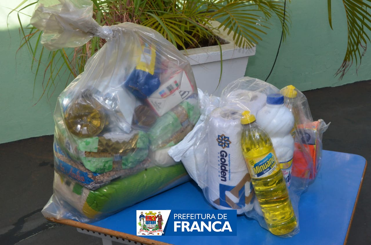 Prefeitura distribui mais 869 kits de alimentos