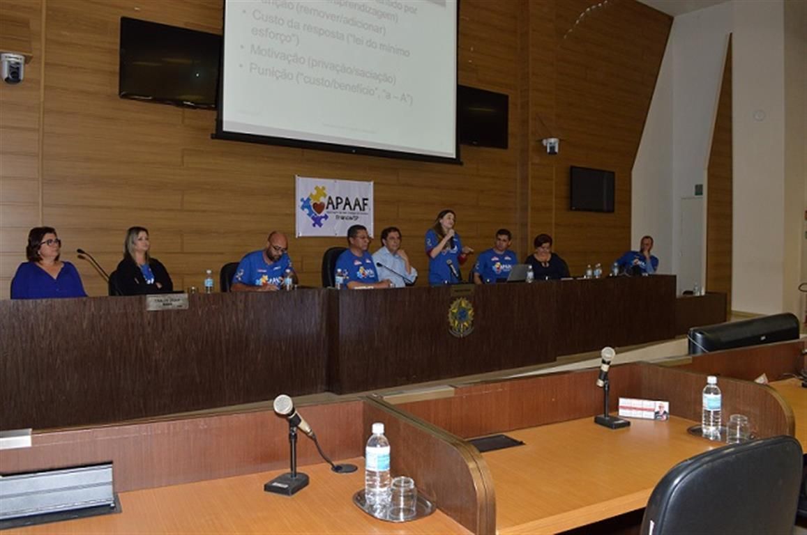 Associação dos Pais e Amigos dos Autistas prepara treinamento para educadores