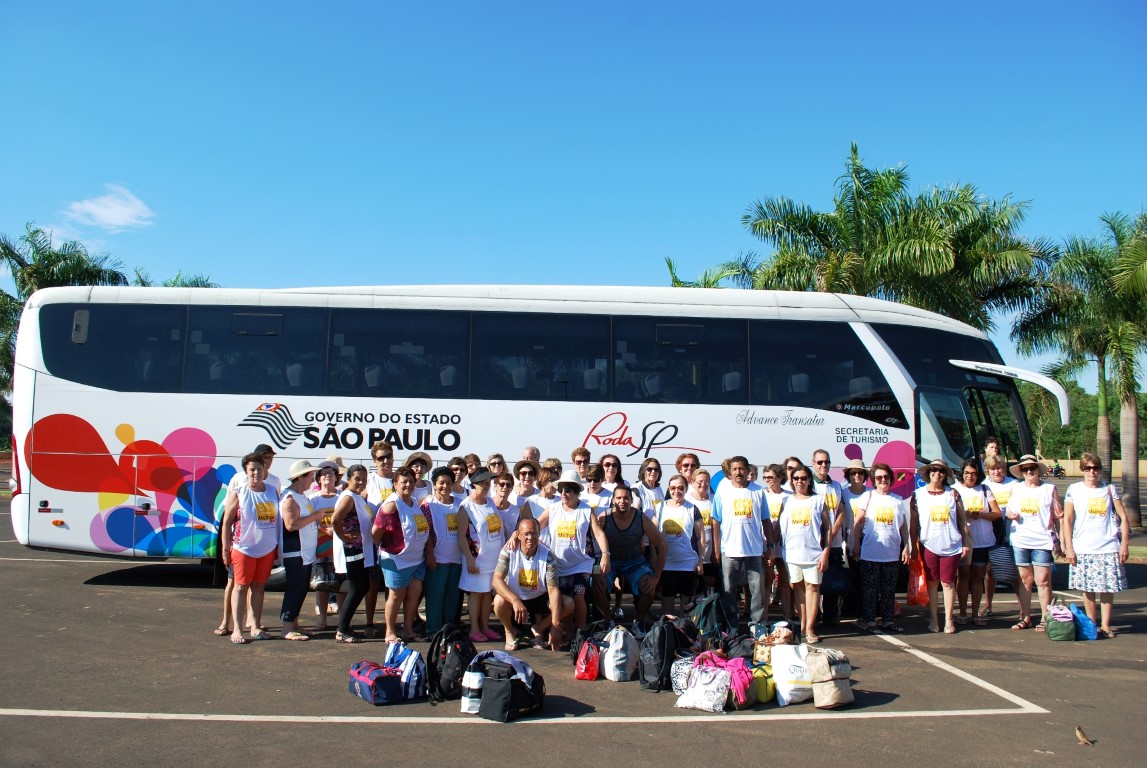 Prefeitura leva grupo de idosos para viagem a Olímpia