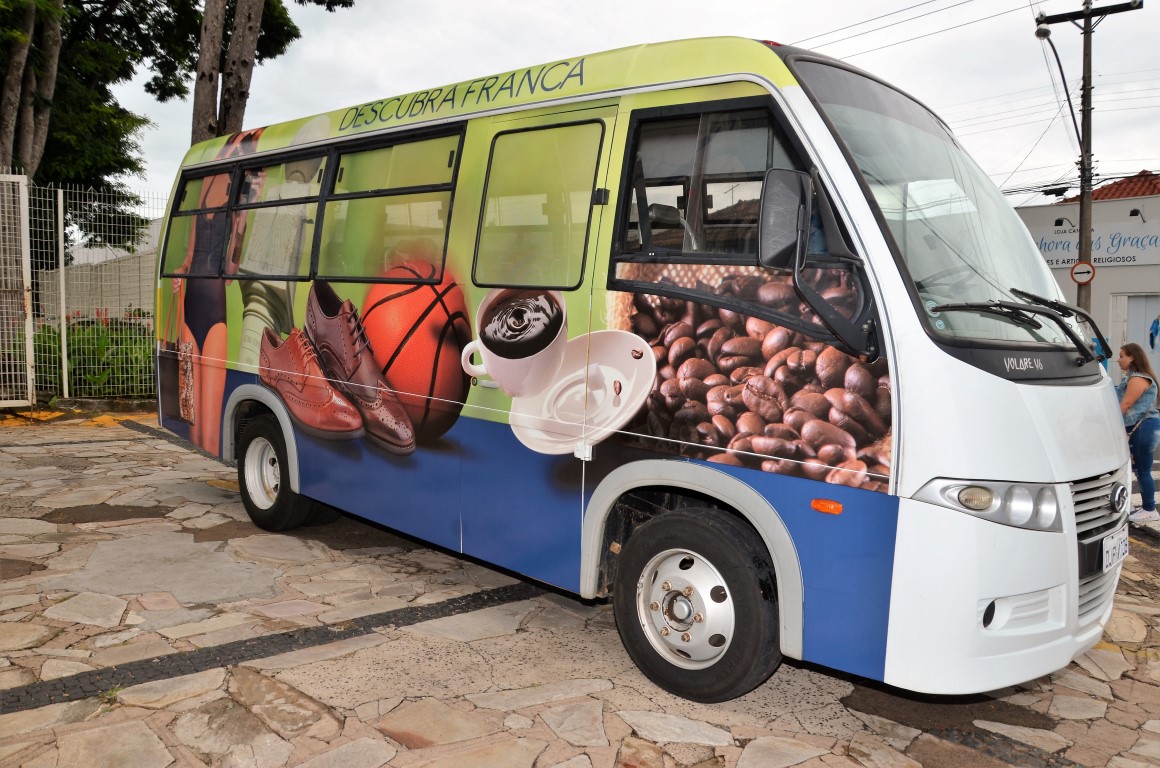 Desenvolvimento apresenta ônibus Descubra Franca