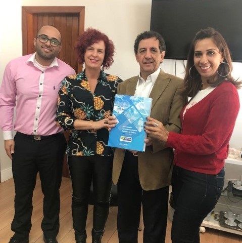 Prefeito recebe Plano Diretor de Turismo