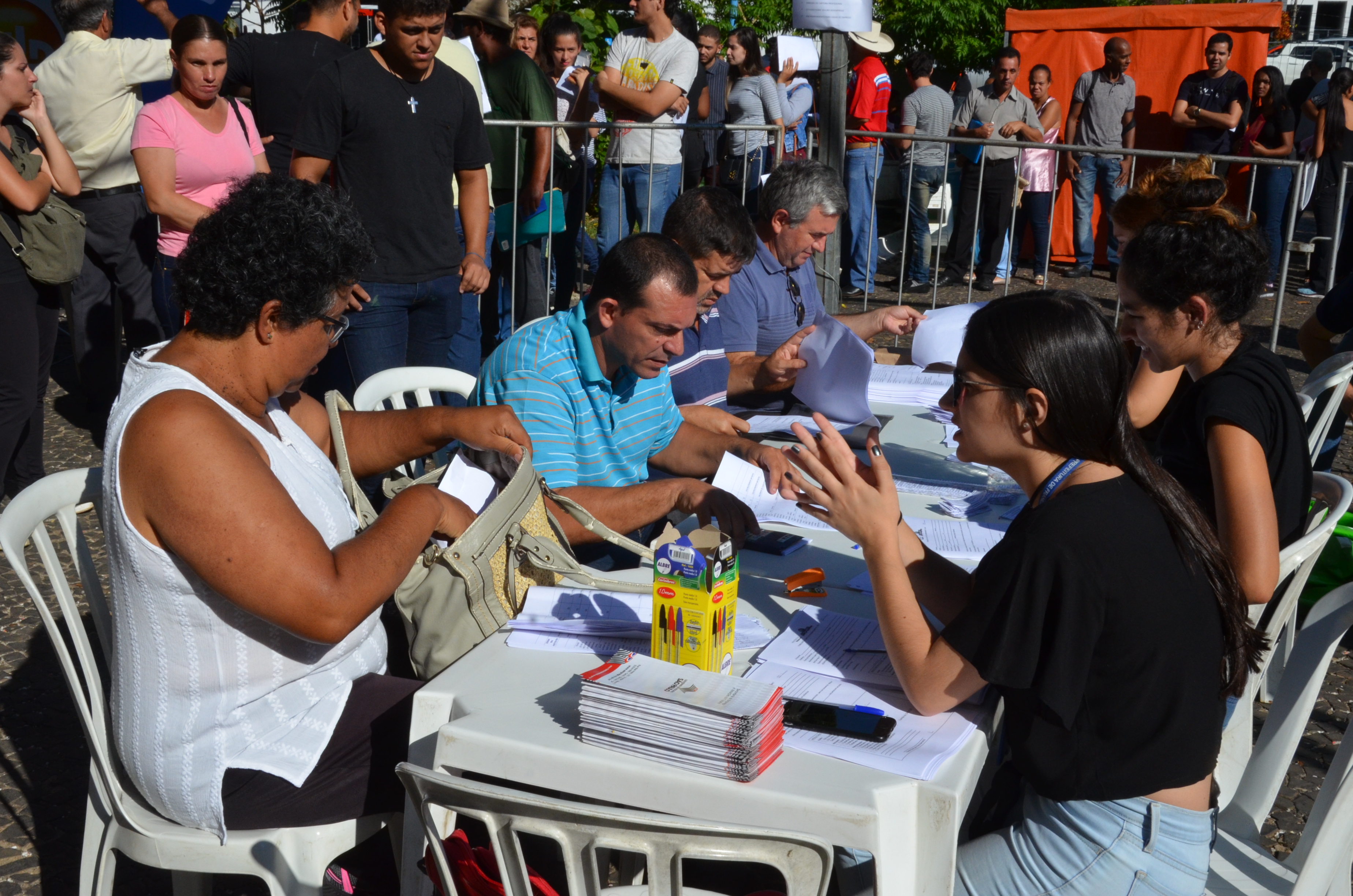 PAT registra quase 2 mil cadastros no Mutirão do Emprego