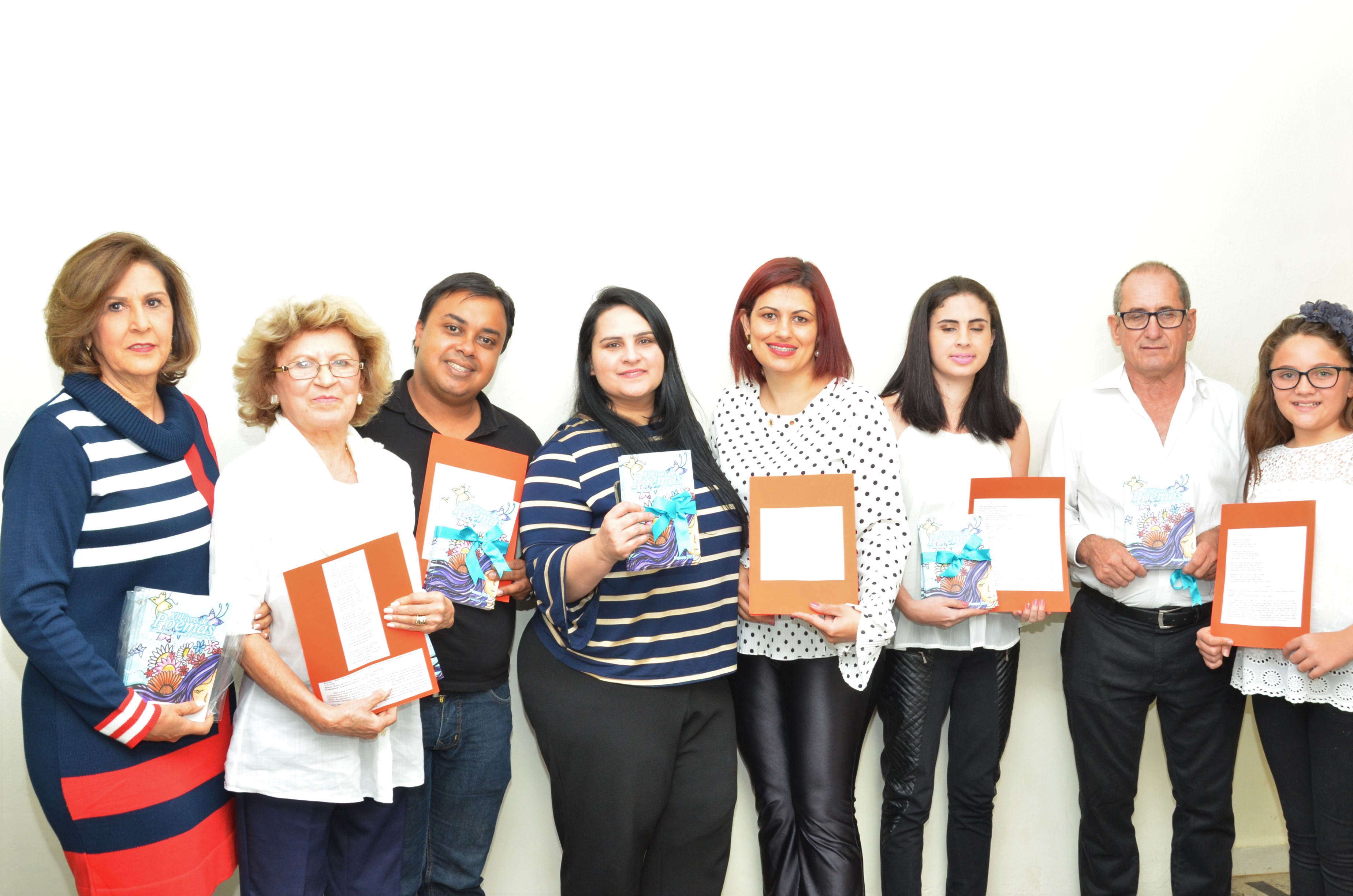 Lançado o livro de Poemas dos alunos do EJA