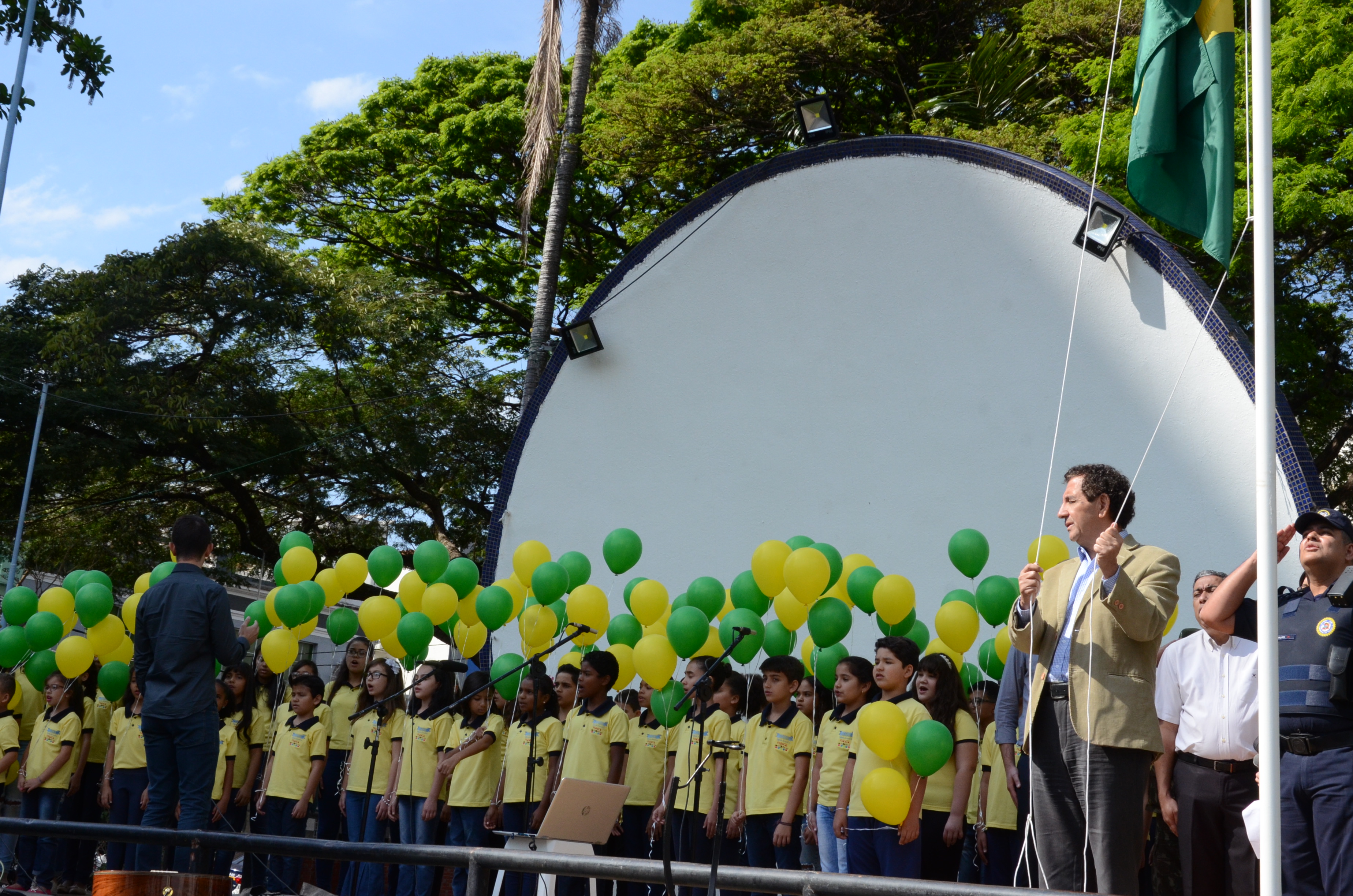 Abertura na praça a Semana da Pátria