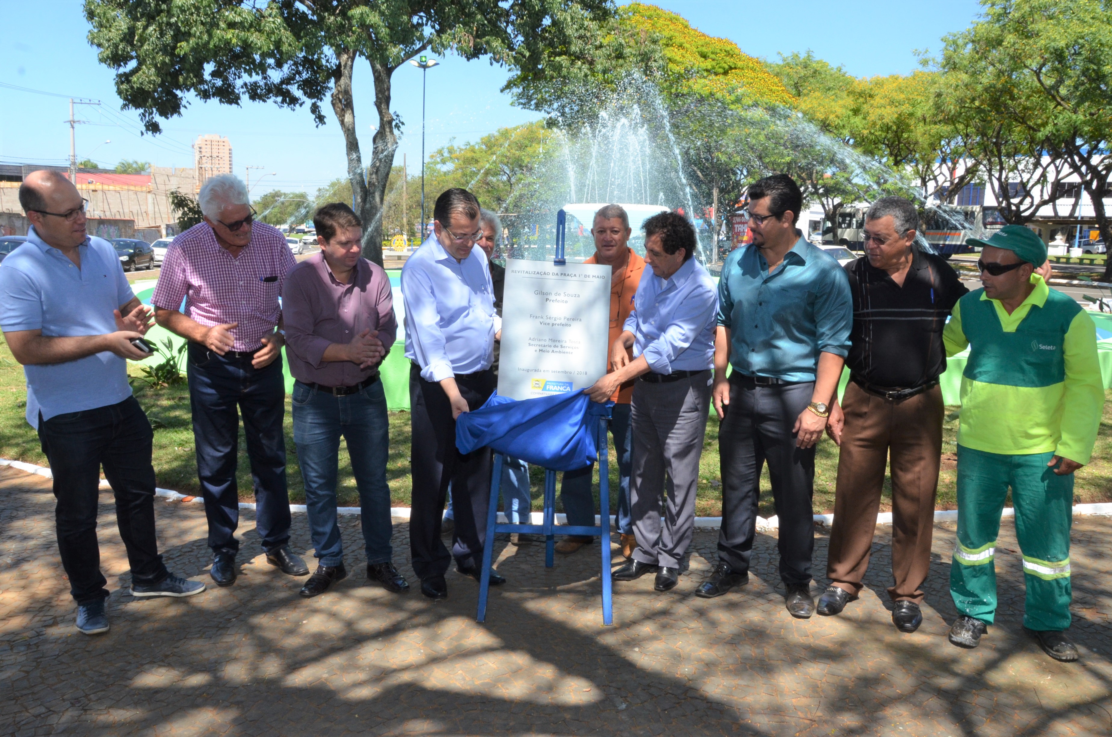 Prefeitura entrega Praça 1º de Maio e anuncia revitalização de mais 15 espaços só neste ano