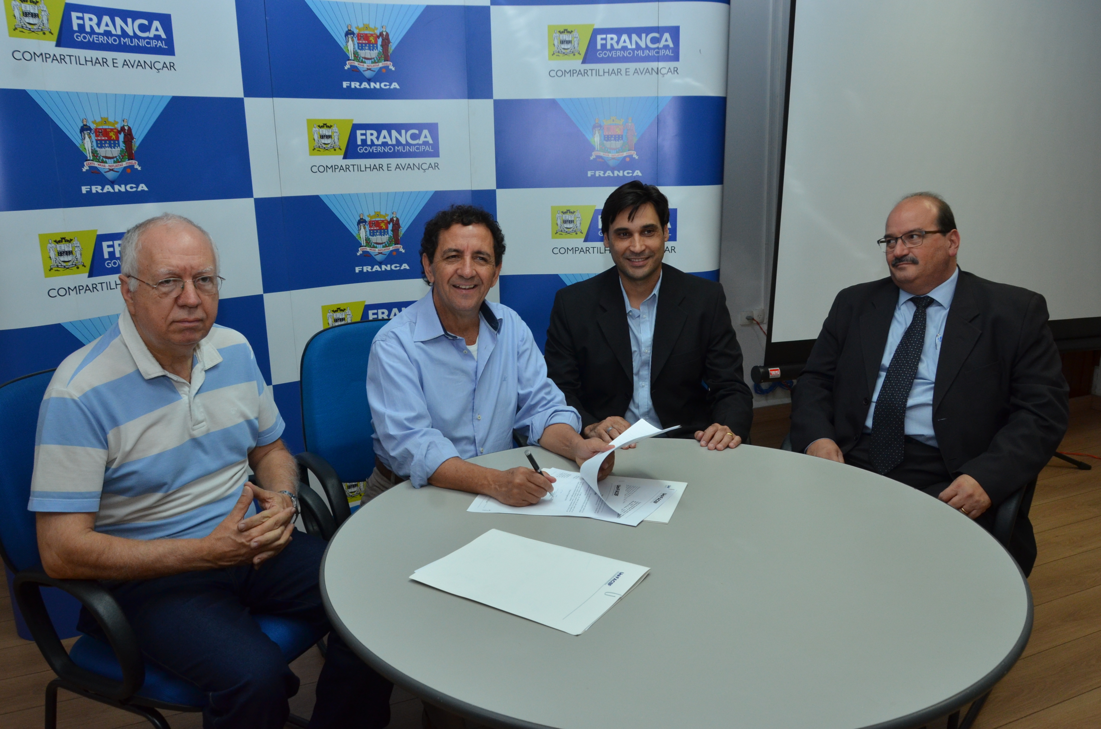 Convênio entre Prefeitura e Uni-Facef garante desconto aos servidores