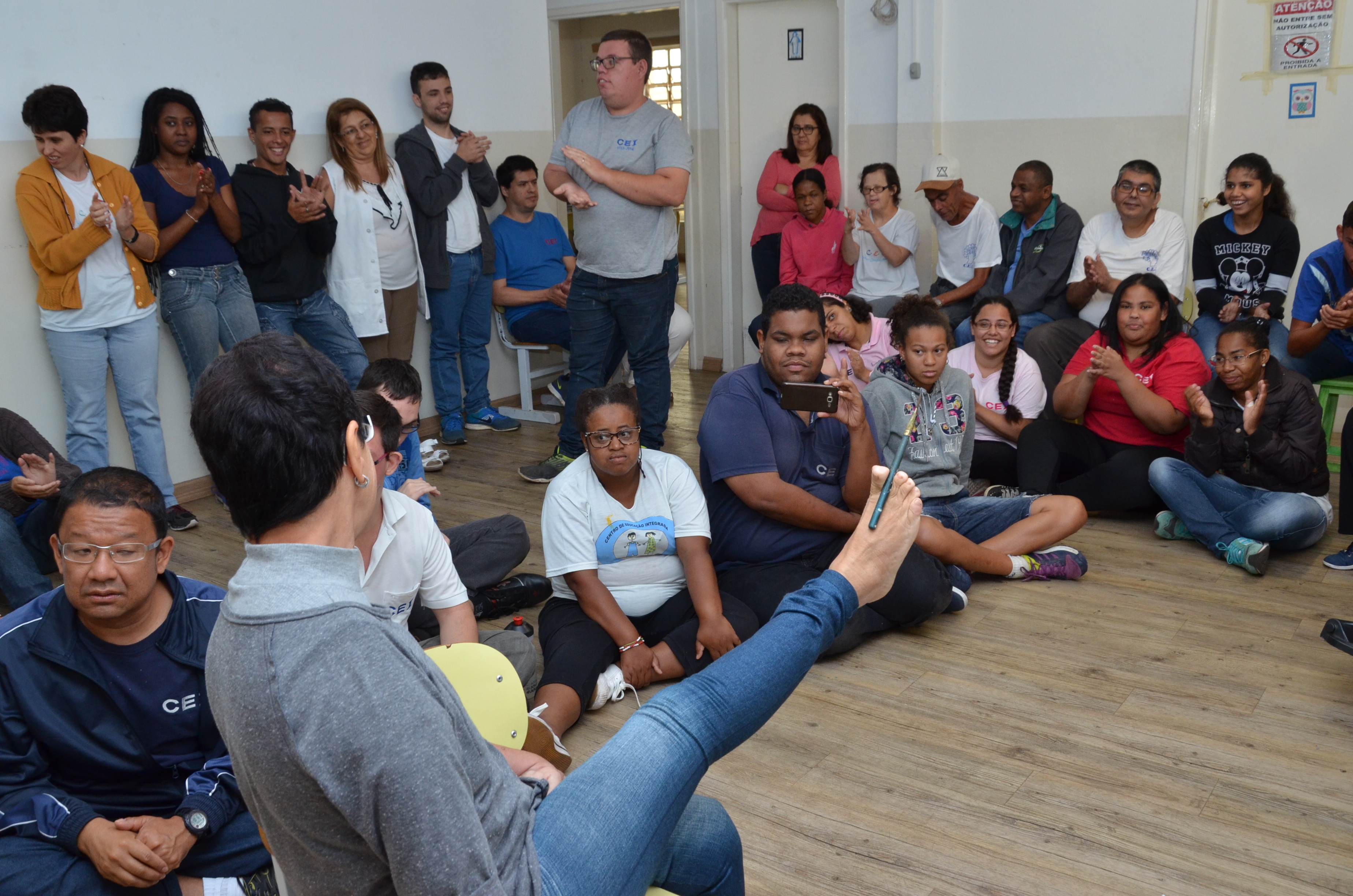 Goret Chagas compartilha vivências com alunos do CEI