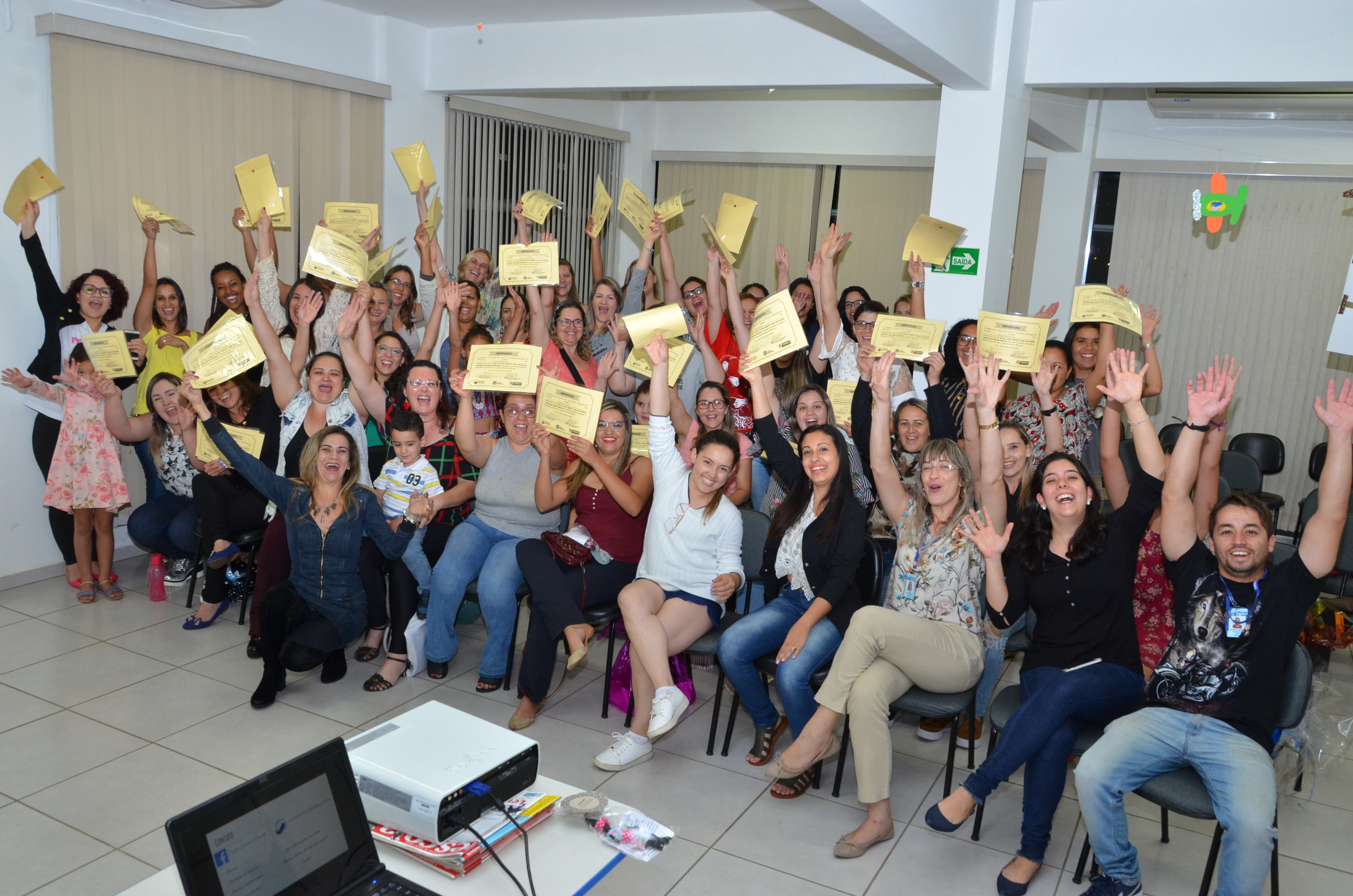 Educadoras de creches concluem módulo de contação de histórias