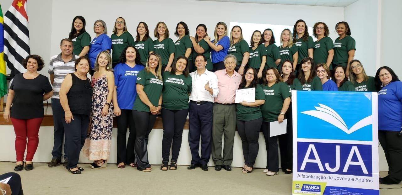 Educação forma nova turma de alfabetização