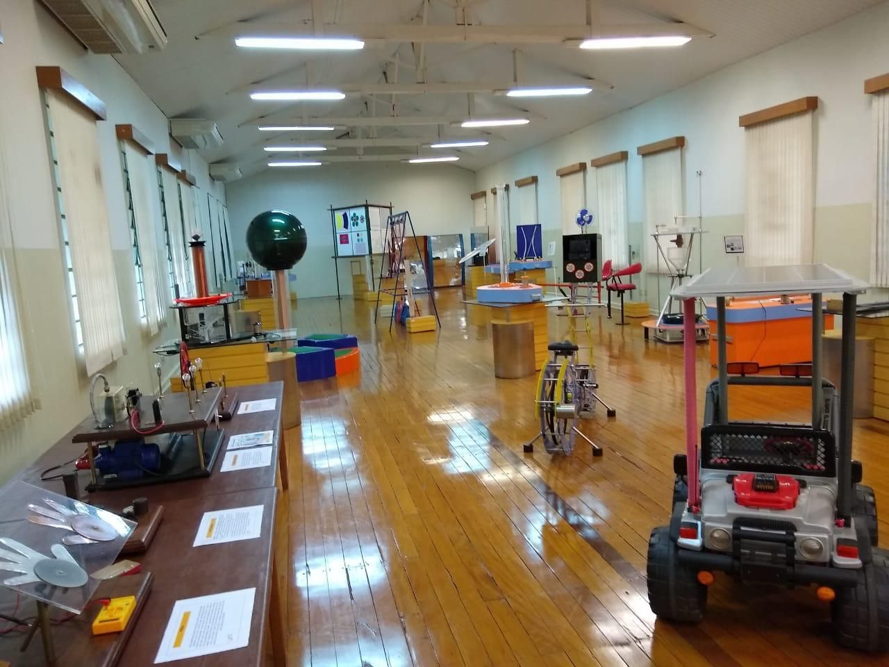 Mais de mil alunos passam pelo Museu de Ciências em duas semanas