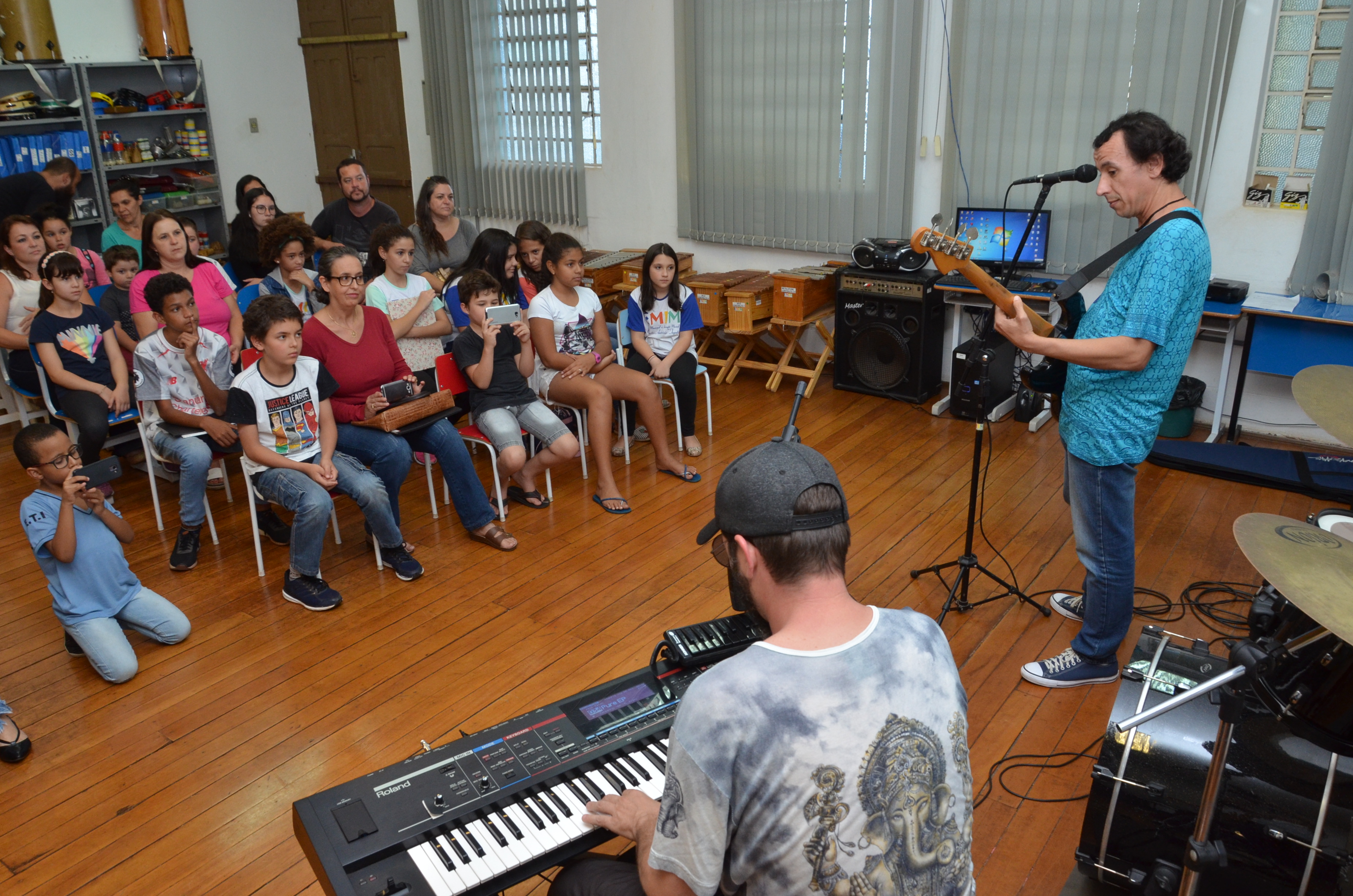 Alunos da EMIM participam de oficina musical