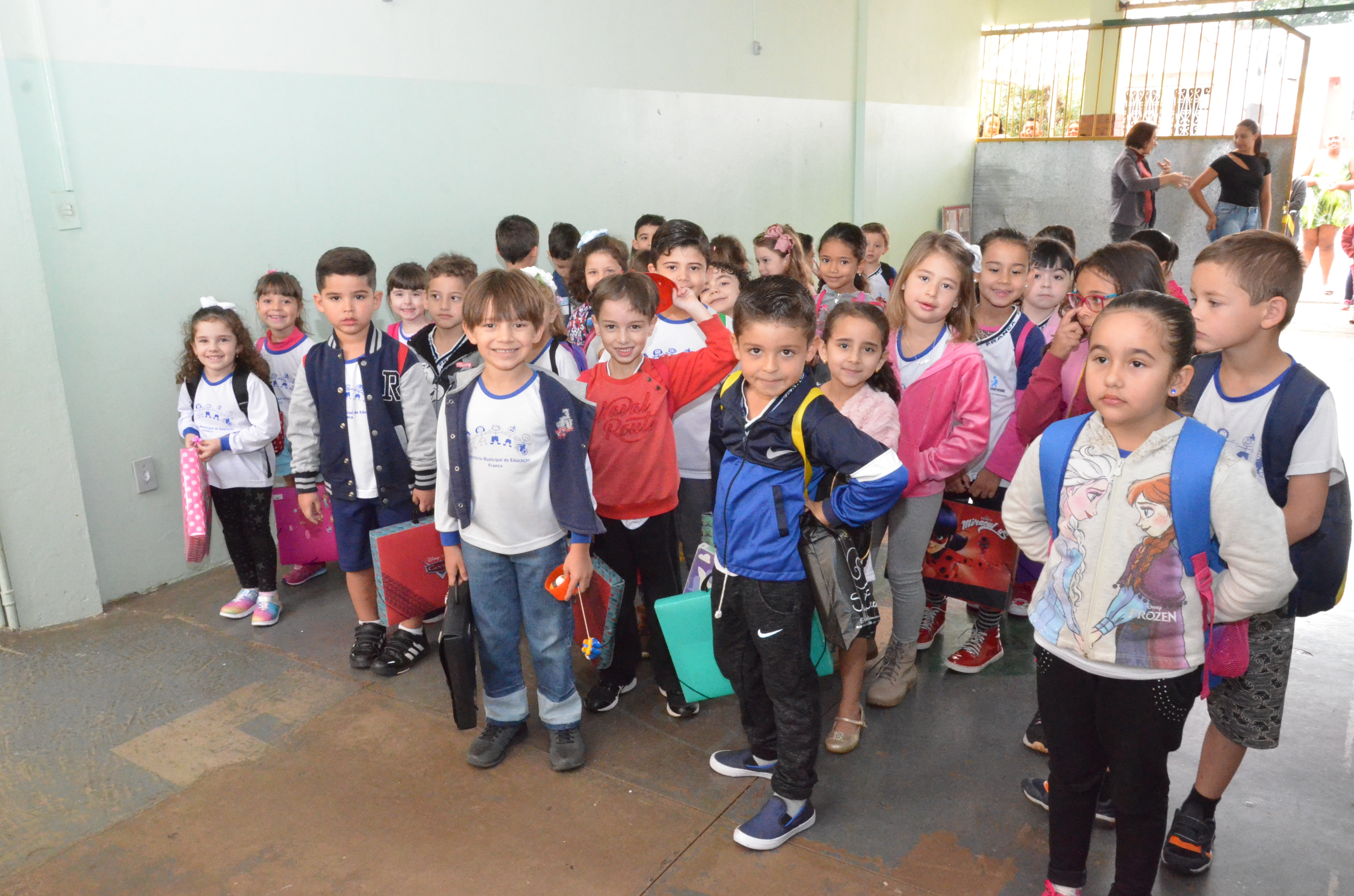 Dia de volta às aulas nas escolas municipais