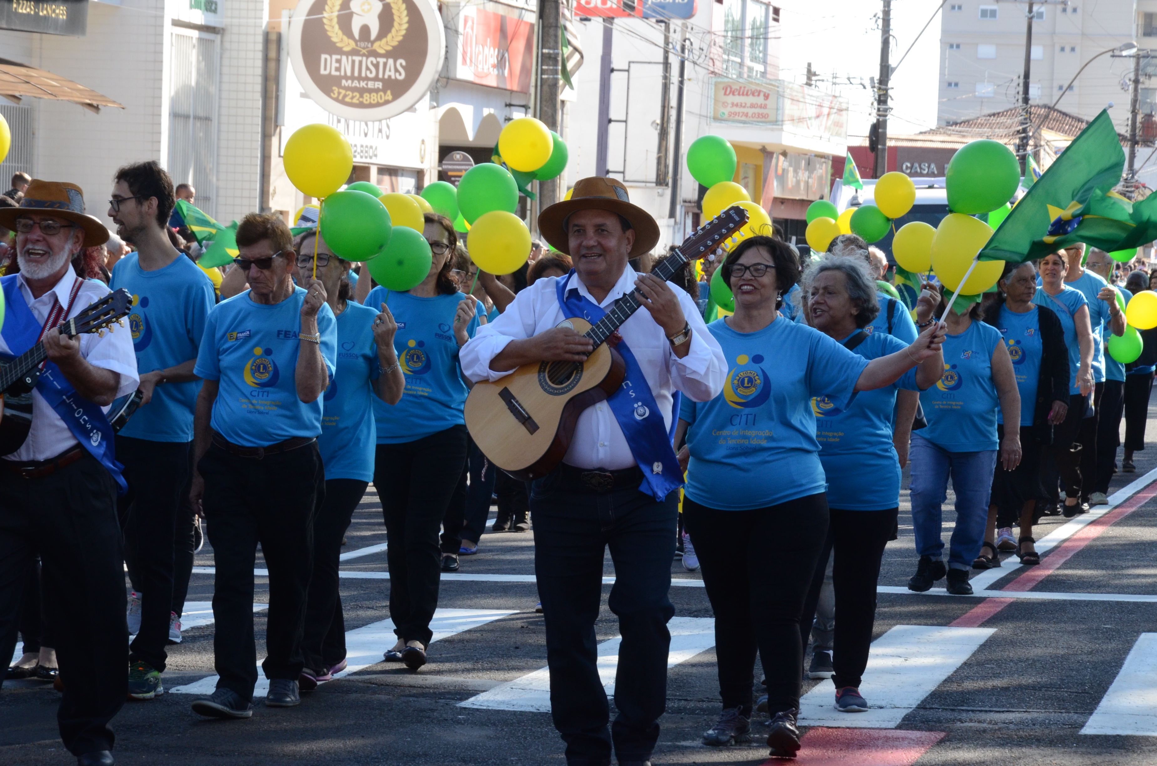 Flagrantes do desfile cívico na Presidente Vargas