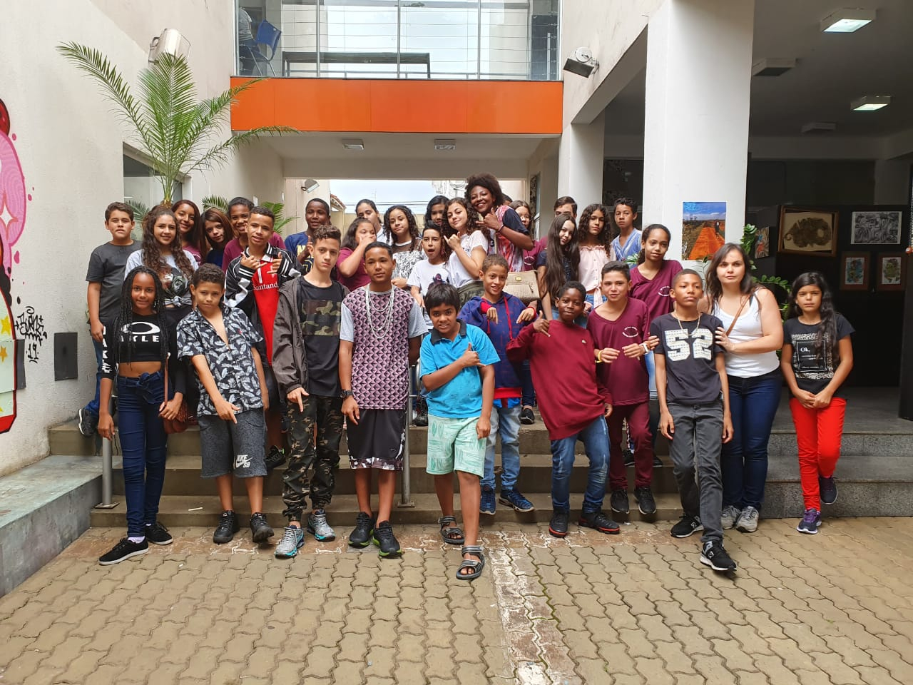 Alunos do Cambuí conhecem pontos turísticos da cidade