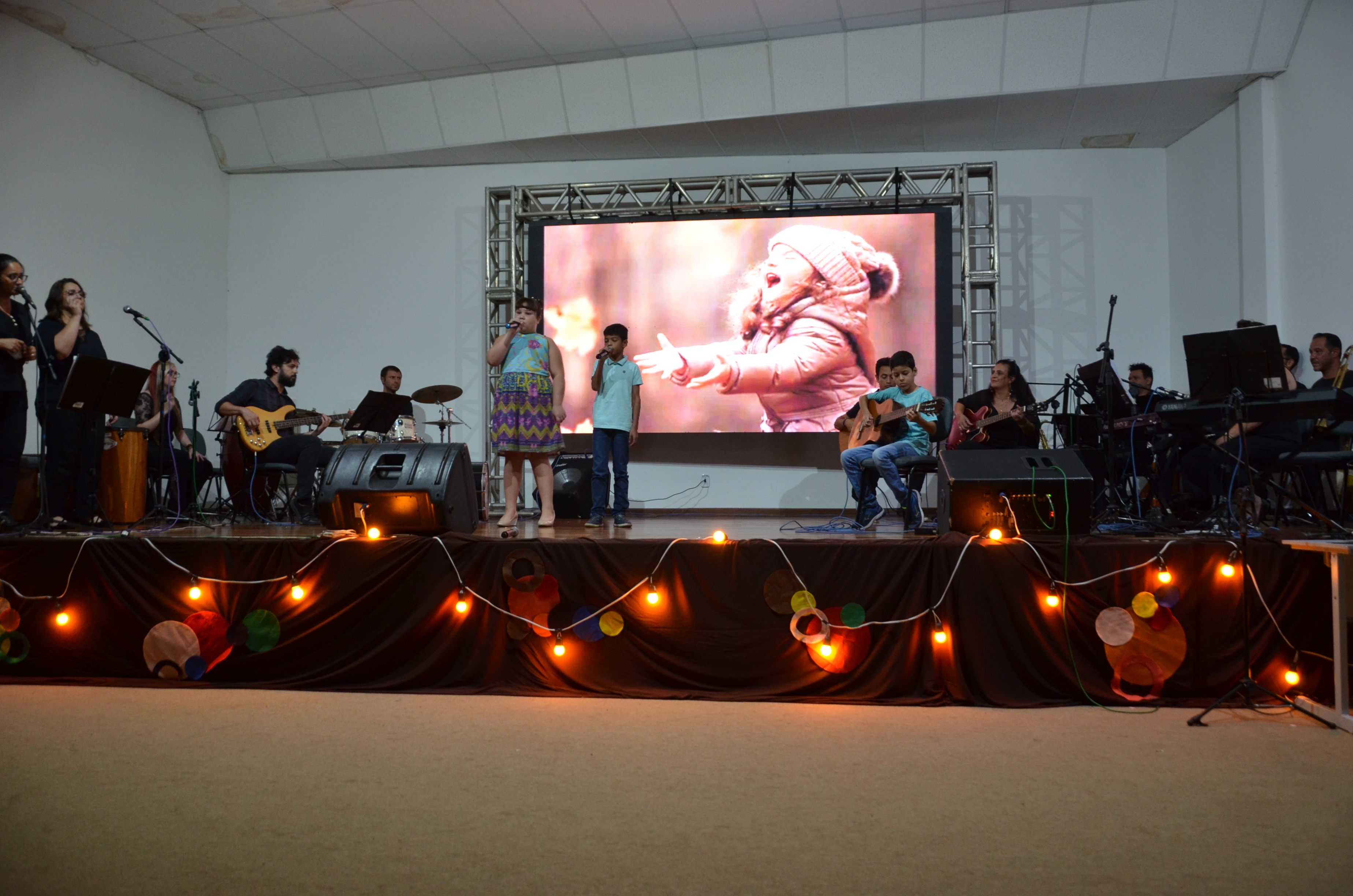 Show Cantarolada encanta o público na Educação