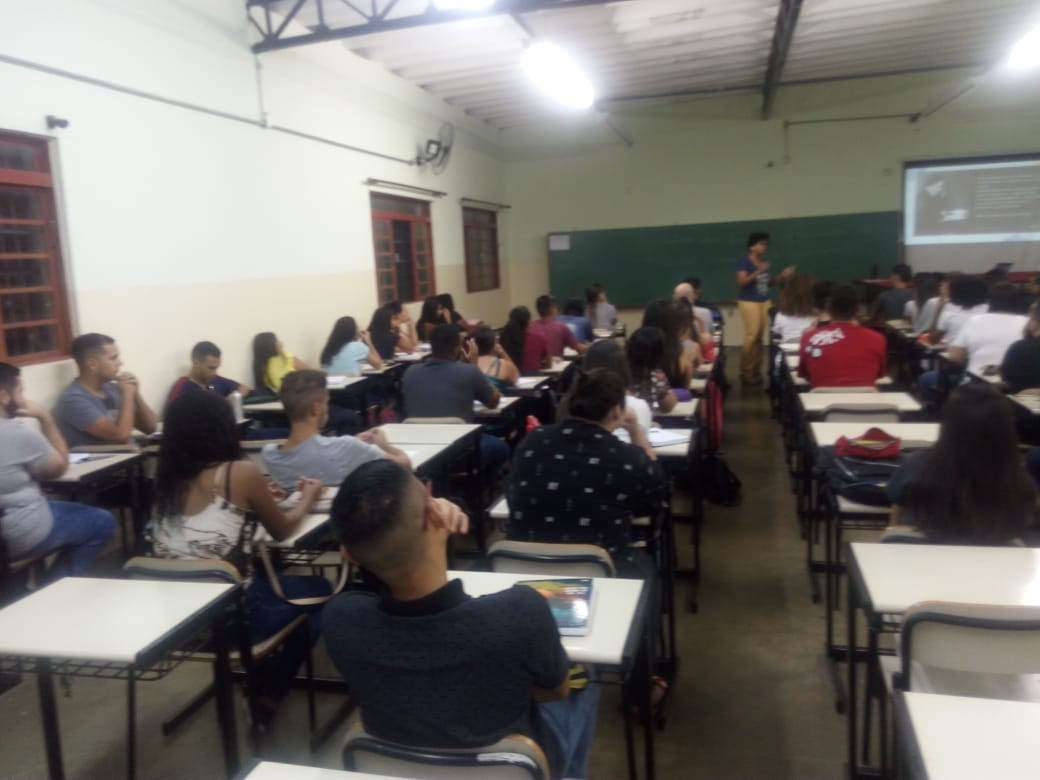 Começam as aulas do Cursinho Popular