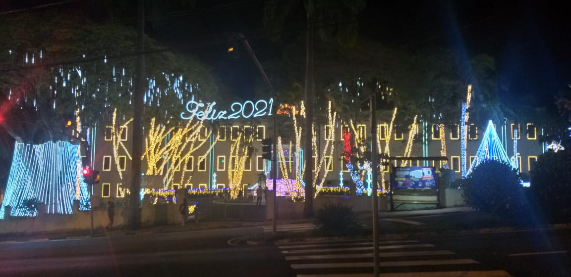 Decoração do Champagnat vira atração do público