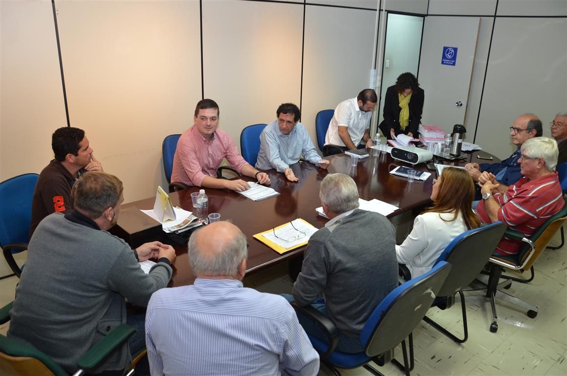 Autoridades buscam soluções para Creches inacabadas